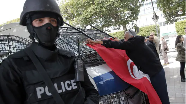 تقول الحكومة التونسية إنها عززت الإجراءات الأمنية بشكل كبير في المنتجعات السياحية.