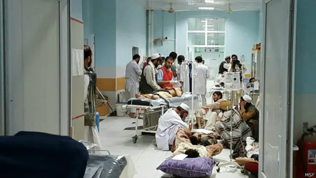 حملے کے وقت ہسپتال میں موجود 105 مریضوں میں سے تین حکومتی سپاہی تھے جبکہ 20 زخمی طالبان تھے