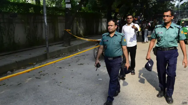 نامہ نگاروں کا کہنا ہے کہ بنگلہ دیش میں غیر ملکیوں پر حملے غیر معمولی بات ہے