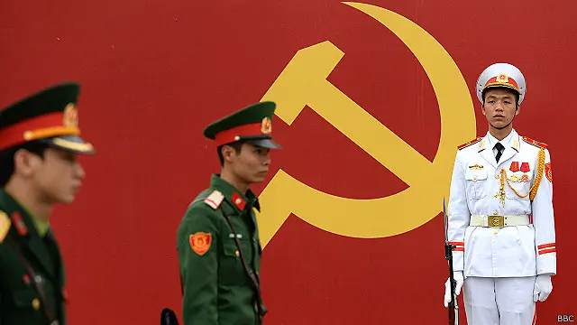 An ninh được đề nghị thắt chặt trước Đại hội và lãnh đạo đảng cũng đề nghị các lực lượng quân đội, công an ở Thủ đô tăng cường cảnh giác 'không để bị bị động, bất ngờ'.