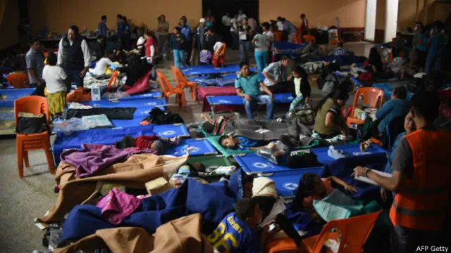 La cantidad de personas que se encontraba en la zona en el momento del deslizamiento no está clara.