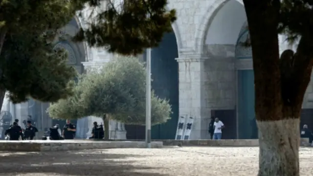 قربانیان از نزدیک مسجد الاقصی میگذشتند که در مسیر دیوار ندبه قرار دارد