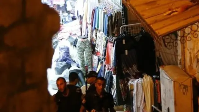 اسرائیلی سکیورٹی نے اب لائنز گیٹ کو سیل کر دیا ہے