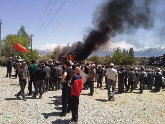 د هېواد د طلا تر ټولو د لوی کان ملي کولو په پلوۍ ګڼو کسانو لاریون کړی
