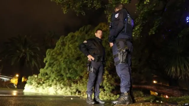 सुरक्षाकर्मी.