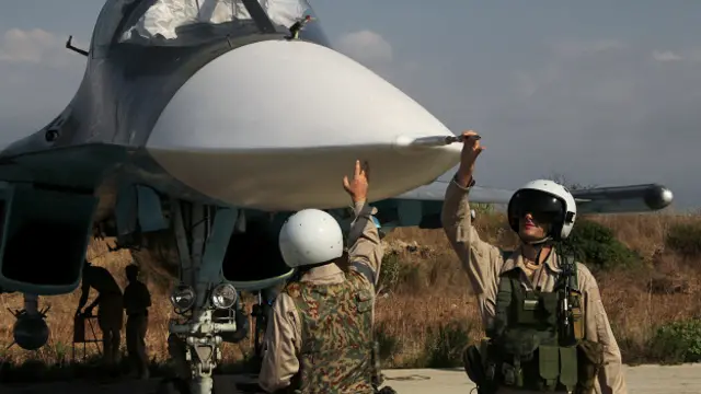 ඉස්ලාමීය රාජ්‍ය කැරලිකරුවන්ගේ පාලනයට හානි පමුණුවමින් ඔවුන්ට අයත් කඳවුරු දහයක් ඉලක්ක කොට ගුවන් ප්‍රහාර එල්ල කළ බවයි රුසියාව පවසන්නේ