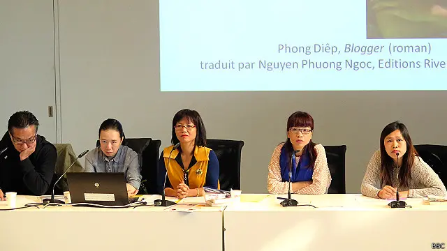 Tác giả Đỗ Kh., nhà văn Phan Hồn Nhiên, dịch giả Đoàn Cầm Thi và tác giả Phong Điệp tại một tọa đàm (từ trái sang).