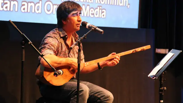 این جشنواره با اجرای موسیقی همراه بود