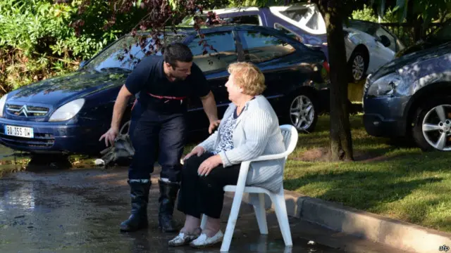 چارواکو د فرانسې له دغې سیمې نه تېردونکي لویې لارې تړلې دي او سلګونه مساپرو او سیلانیانو د نیس په هوايي ډګر کې شپه سبا کړې ده