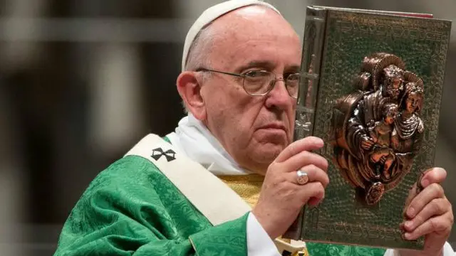 بابا الفاتيكان افتتح المجمع الكنسي بإقامة قداس في كنيسة القديس بطرس