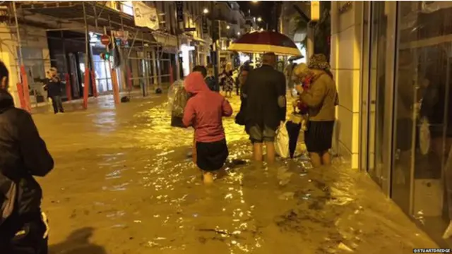 د سند د یوې څنډې نړېدو سره اوبه ښار او کلیو ته دننه شوې