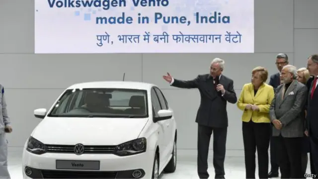 默克尔和已经辞职的大众前CEO文德恩今年早些时候在一起交易会上