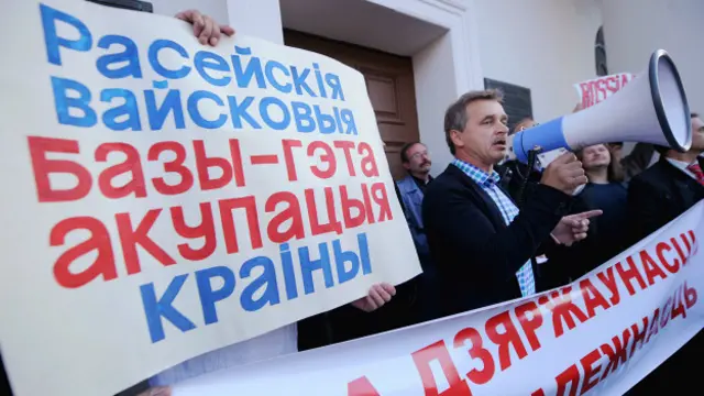 Анатолий Лебедько на митинге против размещения российской военной базы в Белоруссии