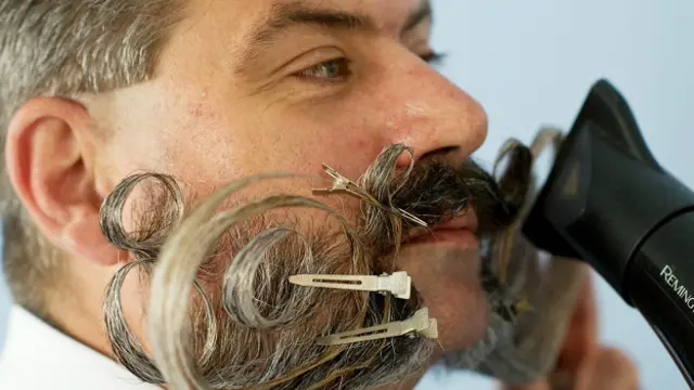 Preparar el cabello es fundamental. Lavar, peinar y secar.