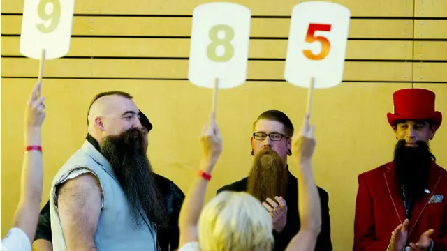 Los participantes reciben medallas de oro, plata y bronce en cada categoría.