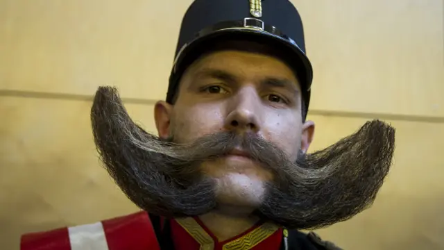 Algunos participantes parecen personajes históricos.