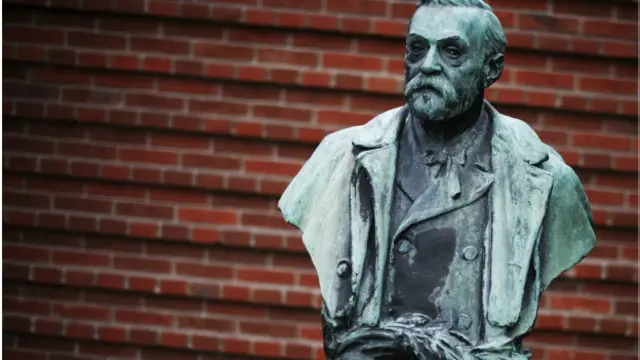 Бюст Альфреда Нобеля