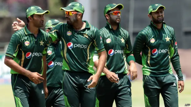 پاکستان کی جانب سے بلال آصف نے اپنے دوسرے ہی ایک روزہ میچ میں عمدہ بولنگ کرتے ہوئے پانچ کھلاڑیوں کو آؤٹ کیا