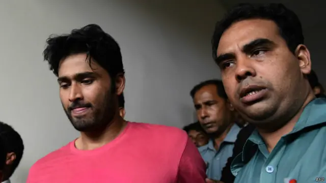 انسان سے غلطی ہو جاتی ہے اور مجھ سے بھی غلطی ہوئی ہے: شہادت حسین (بائیں)