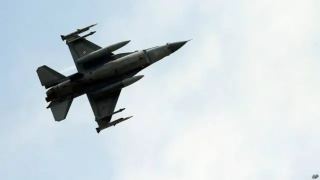 තුර්කි ප්‍රහාරක ජෙට් යානා දෙකක් ඉහලට නංවා රුසියානු යානයේ මග අවුරා තිබේ