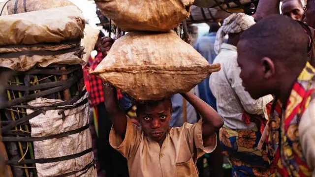 تعمل الصراعات وزيادة الإنفاق العسكري على زيادة معدلات الفقر في بعض الدول العربية