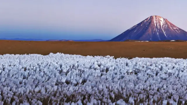 智利的利坎卡武尔火山（Licancabur）（图片来源：BABAK TAFRESHI, TWAN / SCIENCE PHOTO LIBRARY）