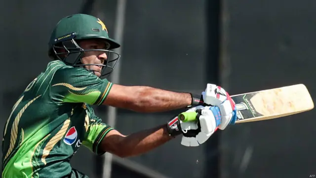 ابتدائی تین وکٹیں گرنے کے بعد اسد شفیق اور شعیب ملک نے چوتھی وکٹ کی شراکت میں 58 رنز بنائے اور پاکستان کو یہ میچ اور سیریز جیتوانے میں کامیاب ہوئے۔