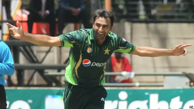 بلال آصف نے اپنی آخری چار وکٹیں صرف 15گیندوں میں حاصل کیں اور زمبابوے کی اننگز صرف 161 رنز پر تمام کردی