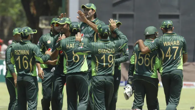 زمبابوے کی تمام دس وکٹیں سکور میں صرف 72 رنز کے اضافے پر گرگئیں