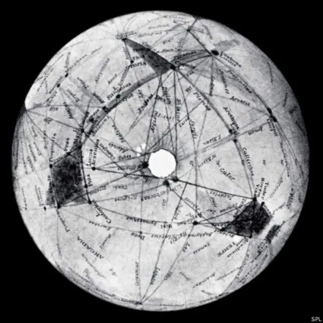 ලොවෙල්ගේ අනුමානය වූයේ අප අසල්වැසි ග්රහයා මත ජීවයක් පවතිනවා පමණක් නොව එහි දියුණු ශිෂ්ටාචාරයක් ඇතැයි සිතිය හැකි බවයි