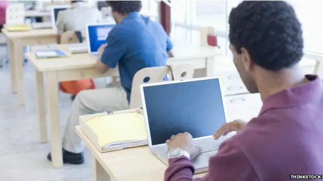 La mayoría de la gente suele pasar más tiempo del día en posición sedentaria que activa.