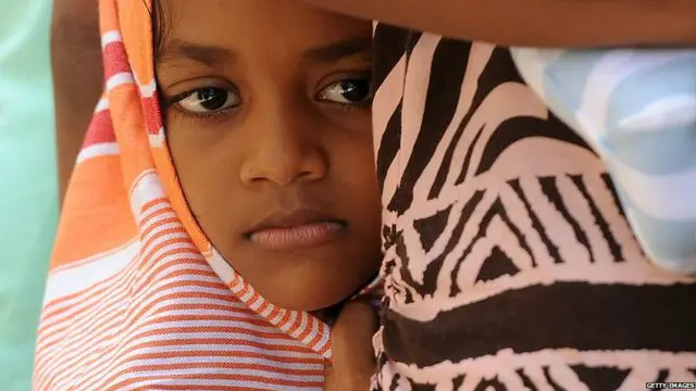 Para pencari suaka yang berusaha mencapai Australia dengan perahu akan ditahan di pusat-pusat penampungan tengah laut seperti Nauru atau Pulau Manus, Papua Nugini.