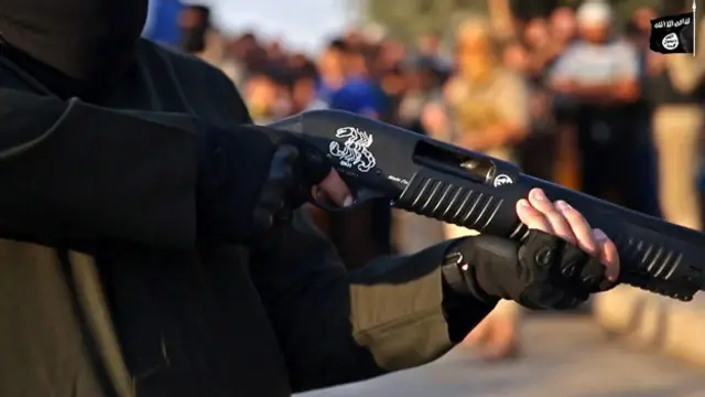 Винтовка в руках боевика ИГ