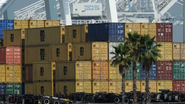 چین ابراز امیدواری کرده است که توافقنامه تجارت آزاد میان دوازده کشور حاشیه اقیانوس آرام به افزایش رشد اقتصادی در منطقه آسیا و اقیانوسیه منجر شود