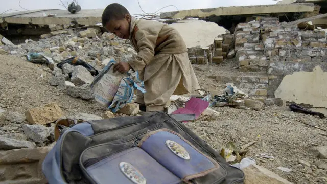 2013 کی ایک رپورٹ کے مطابق بلوچستان میں چھ سے 16 سال کی عمر کے چونتیس اعشاریہ ایک فیصد بچے سکول نہیں جاتے