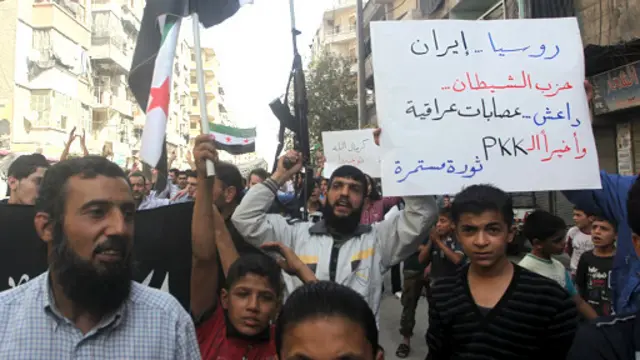 مخالفان حکومت سوریه در حلب علیه "مداخله روسیه و ایران" در جنگ داخلی کشورشان تظاهرات کردند