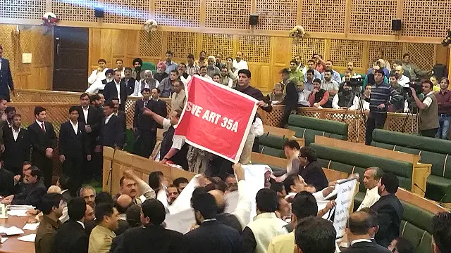 ’ہم دفعہ 35A کا مکمل دفاع کریں گے اور ابھی ایوان میں اس پر سیاست نہیں کی جا سکتی‘