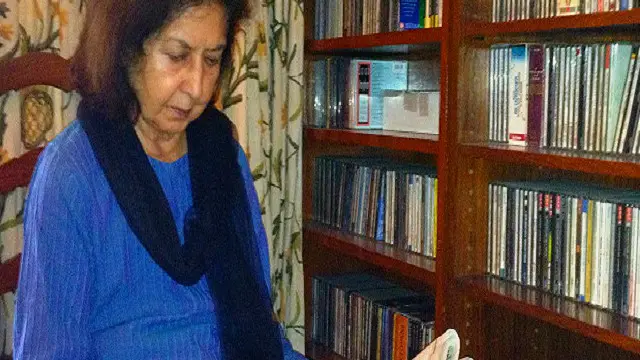 ادیبوں کی جانب سے احتجاج کی ابتدا ادے پرکاش اور نین تارا سہگل نے کی تھی اور اس کے بعد یہ کارواں بڑھتا چلا گیا