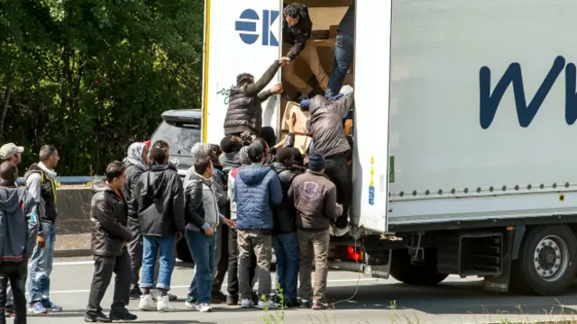 Нелегальные иммигранты в Кале