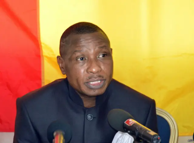 L'ancien dirigeant militaire de la Guinée, le capitaine Moussa Dadis Camara lors d'une conférence de presse le 11 mai 2015, alors en exil à Ouagadougou. Il avait annoncé son intention de briguer la prochaine élection présidentielle guinéenne 