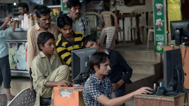 پروٹیکشن آف سائبر کرائم بل کو قومی اسمبلی کی قائمہ کمیٹی نے منظور کر دیا ہے جس کے بعد اب اسے سینیٹ کی قائمہ کمیٹی میں پیش کیا جائے گا