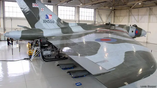 Бомбардировщик Vulcan в ангаре