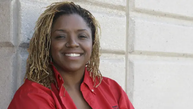 Con su protesta en las redes sociales, Roni Dean-Burren logró que un fabricante de libros de textos admitiera el error