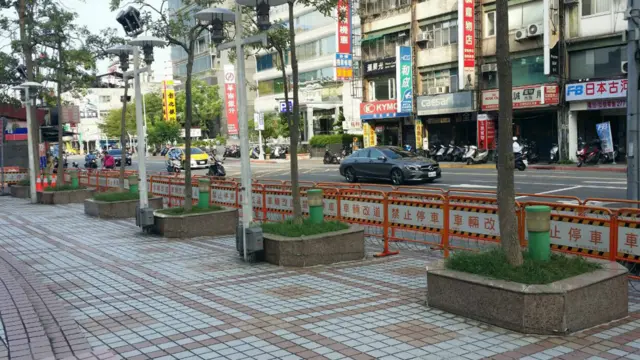 國民黨中央黨部已架起鐵馬及鐵絲網