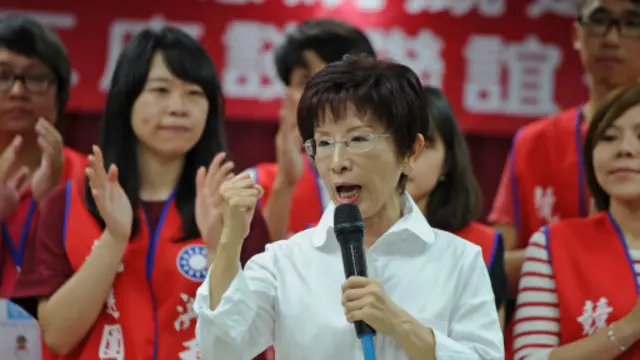 從七月洪秀柱被國民黨全代會提名以來，換柱說幾乎每天都是眾多電視政治評論員的固定話題。（資料圖片）