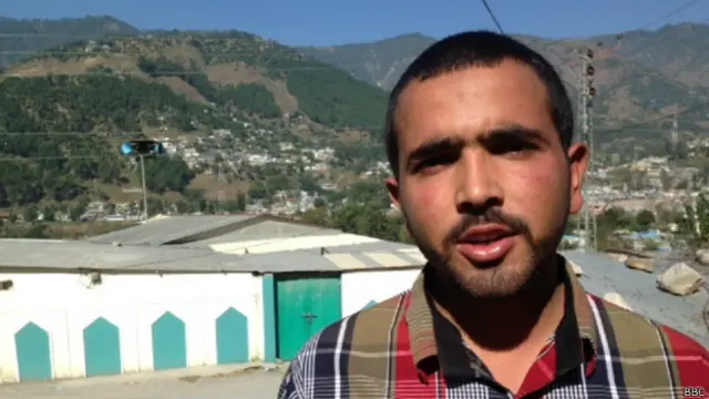 احتشام ان بچوں میں شامل تھے جو زلزلے کے نتیجے میں زندہ بچ نکل آئے 