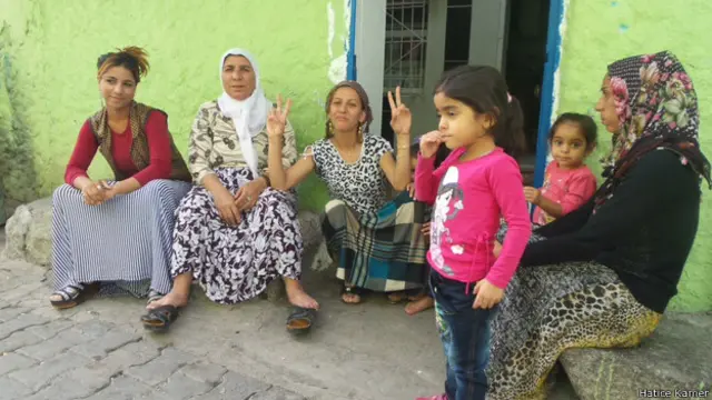 Sur hem tarihi kültürel merkez hem de zorunlu göçün yerleştiği yoksul mahallelerden biri