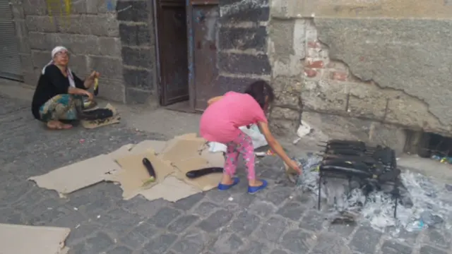 Remziye Çiçek 'Hem kışa hem ölüme hazırlanıyoruz' diyor