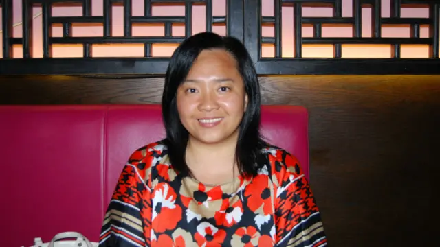 留學北愛的劉艷博士是奧斯特大學孔子學院的執行院長，對英中兩國文化習慣的了解讓她發揮了溝通和橋樑的文化大使作用。