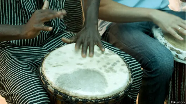 Игра на барабанах